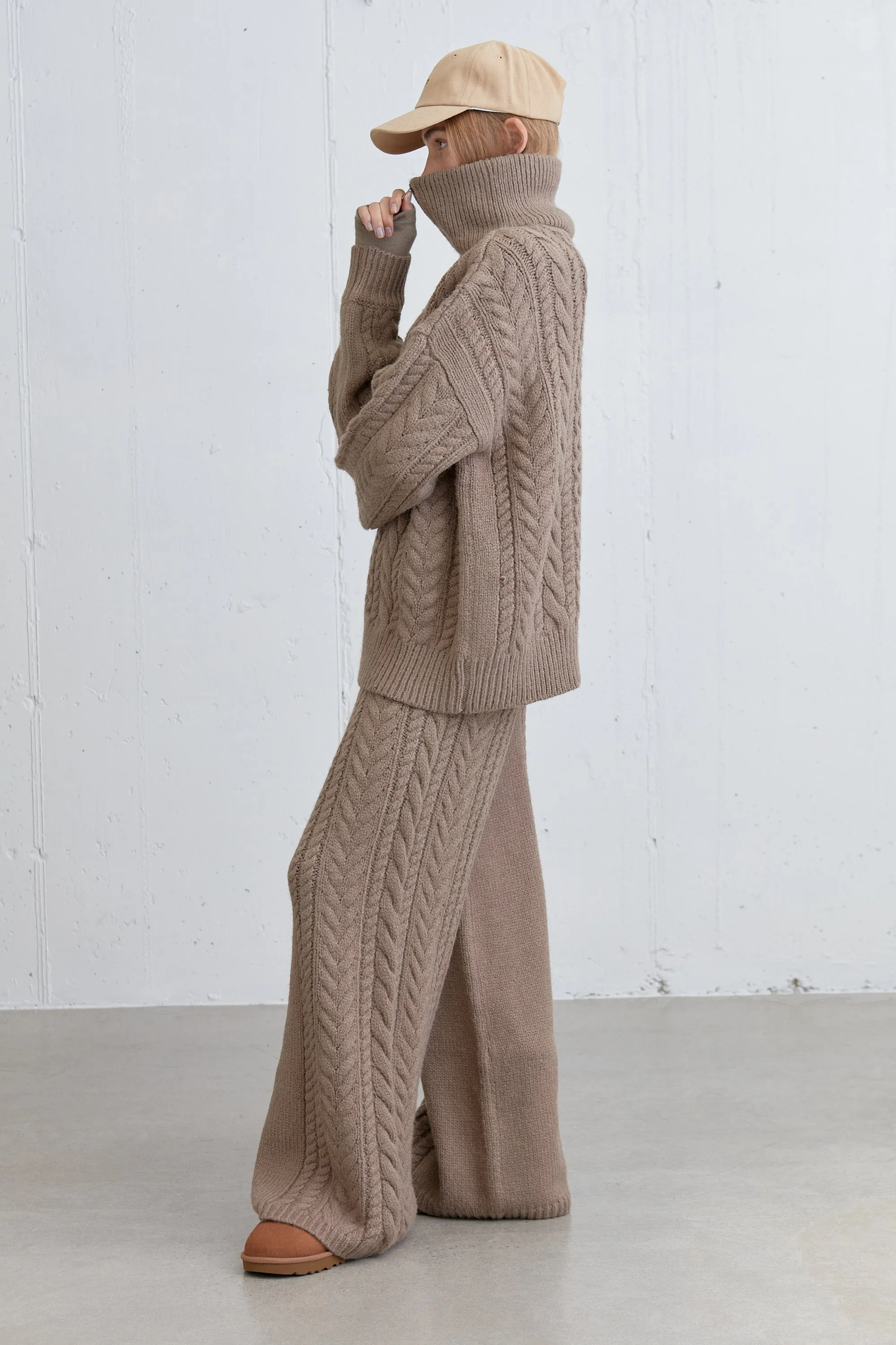 CABLE KNIT HALF ZIP