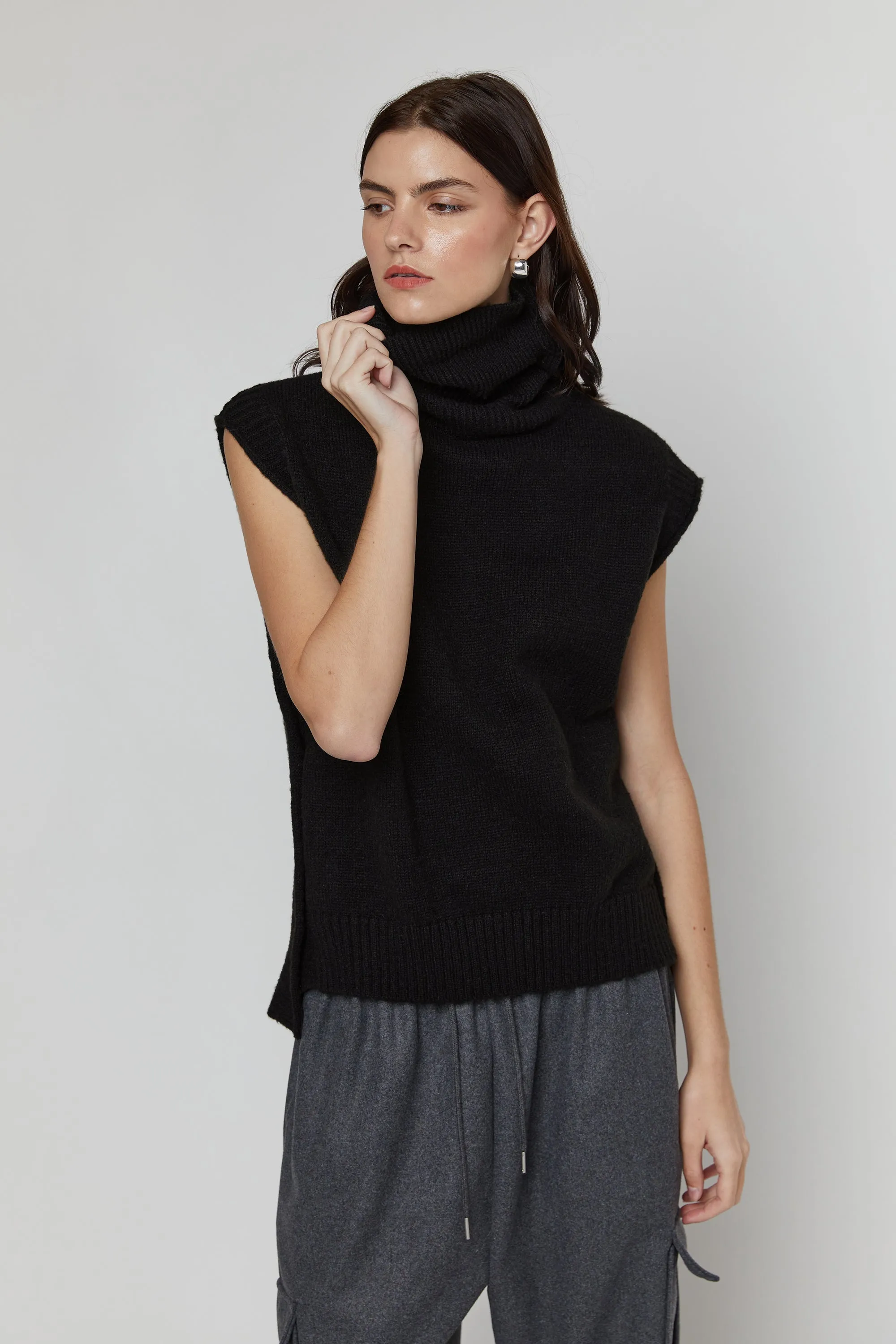 TURTLENECK VEST WITH SIDE BUTTONS